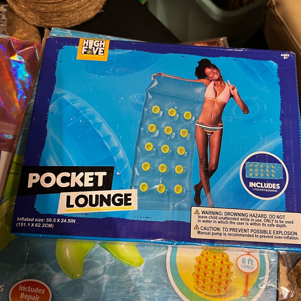 Blue and Yellow Pocket Lounge